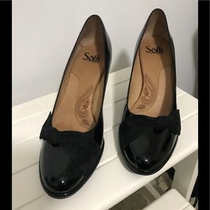 Sofft PATENT LEATHER SUEDE BOW SHOES